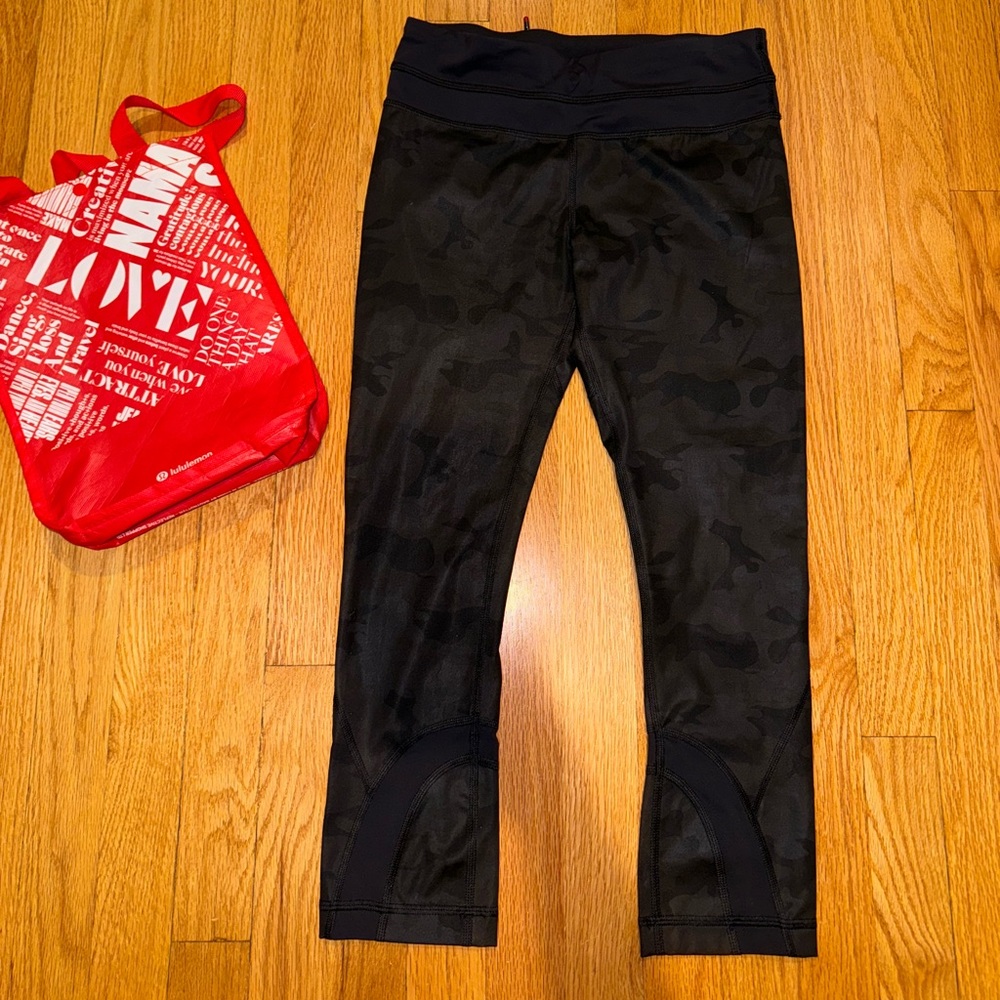 Lululemon Run: Inspire Crop II - size 4 - Savasana Camo- perfect condition